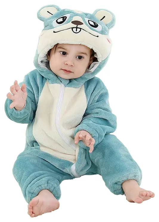 Et nuttet og blødt hamsterkostume til børn i brune og hvide farver, lavet af behageligt flannelmateriale. Dragten har en hætte med et sødt hamsteransigt, små ører og en hvid mave, hvilket gør den perfekt til sjov leg eller fastelavn.