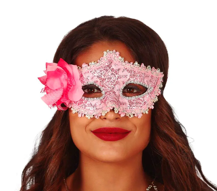Lyserød maske med blomster