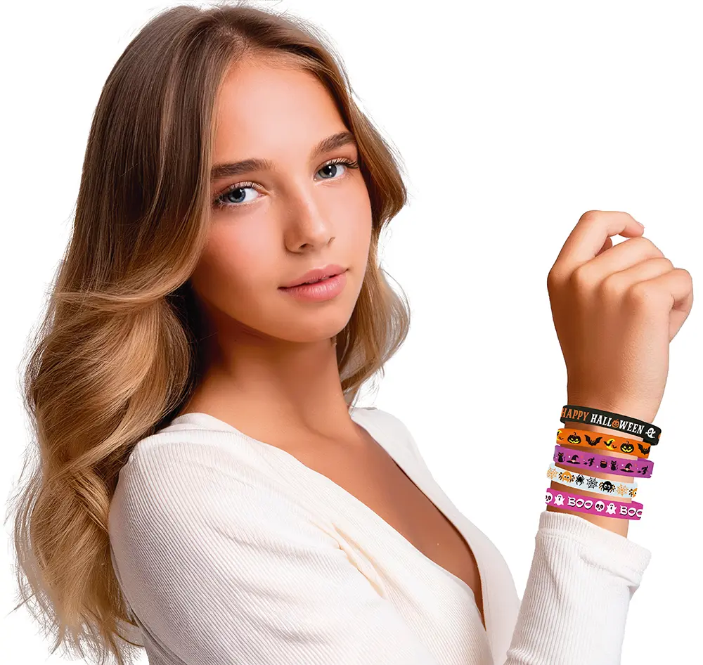 Pose med 5 assorterede halloweenarmbånd i silikone