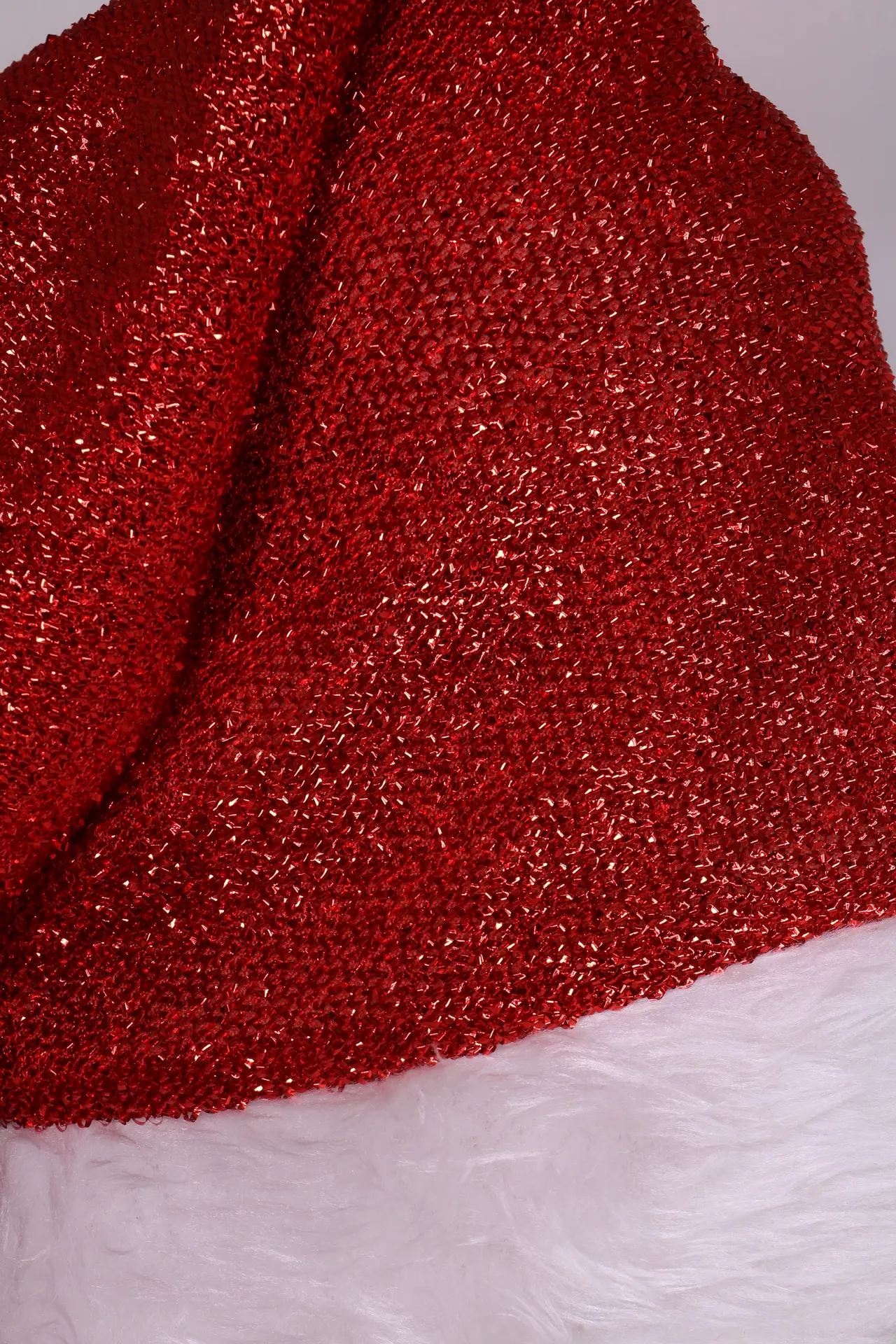 Lang rød nissehue med glimmer, 80 cm