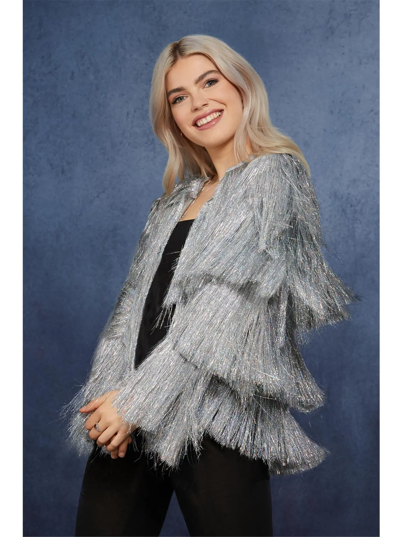 Sølvfarvet festivaljakke med glitterfrynser