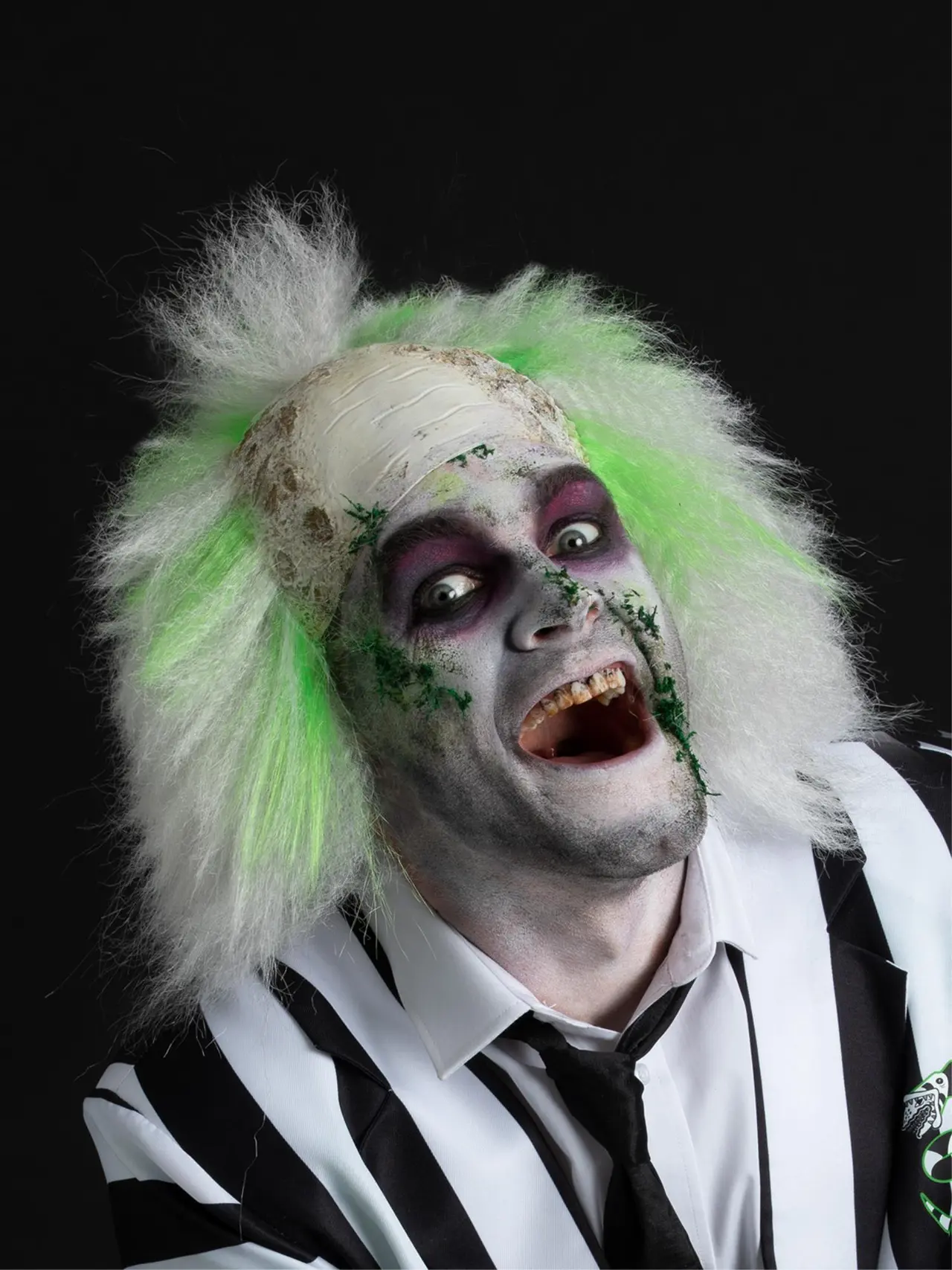 Beetlejuice-paryk med skaldet latexisse
